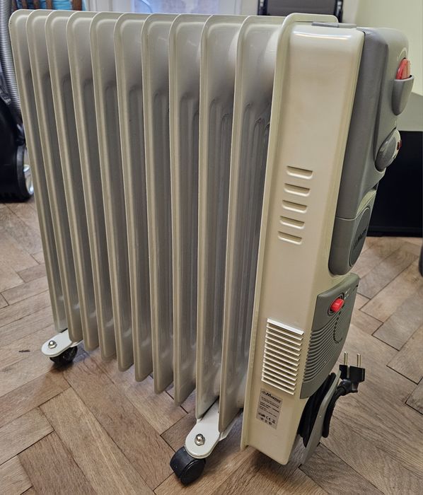 Calorifer pe ulei cu aerotermă