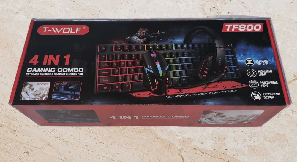 Tastatura mecanica RGB in set cu fir, nou