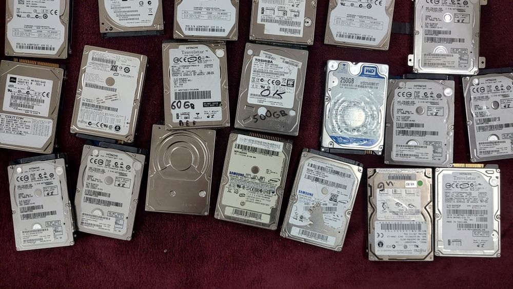 Vand lot HDD pt laptopuri