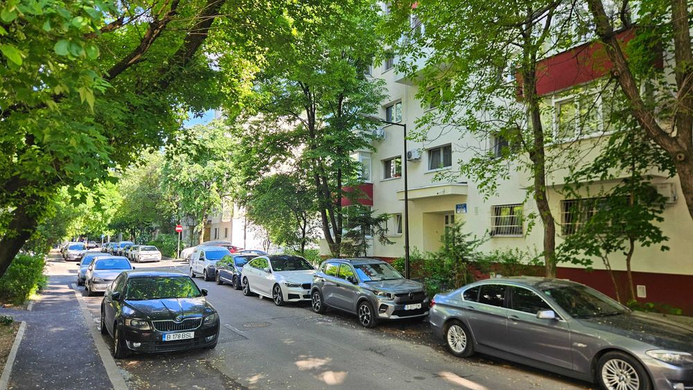 Proprietar. Vând apartament în București, sector 4. Zonă liniștită, bloc civilizat