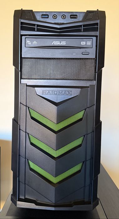 PC с подарък Монитор 8 ядра Intel Core I7, 1080 , 16 GB RAM
