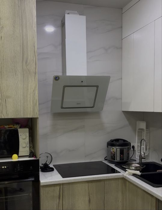 Вытяжка Midea б/у