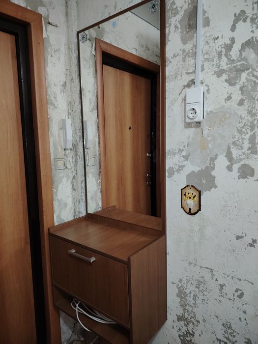 Шкаф угловой и зеркало