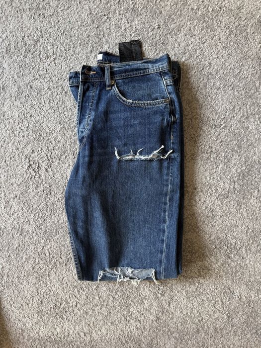 новые рваные джинсы Zara