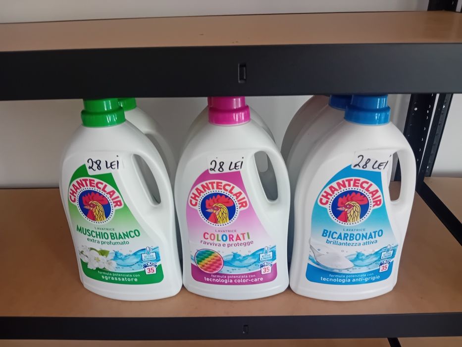 Vând detergent lichid.