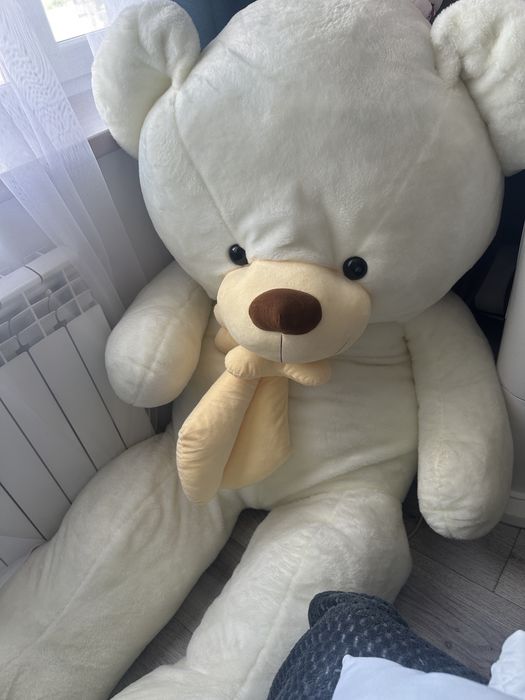 Продам плюшевого мишку 2м