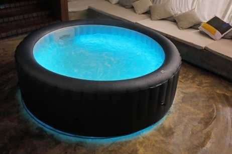 Джакуэи аурора с осветление и хидромасаж