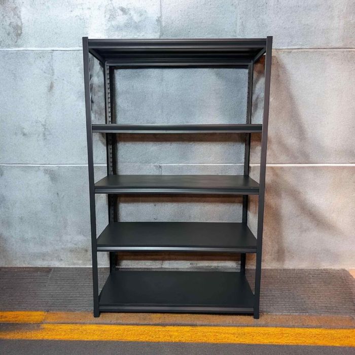 Метални стелажи с метални рафтове