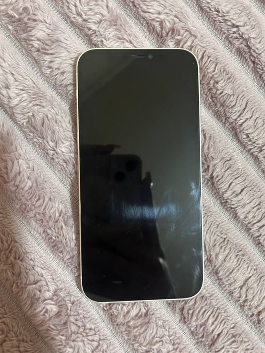 Айфон 12 в отличном  состоянии