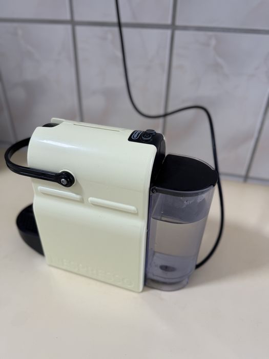 Espresor Delonghi nespresso cu capsule mici .