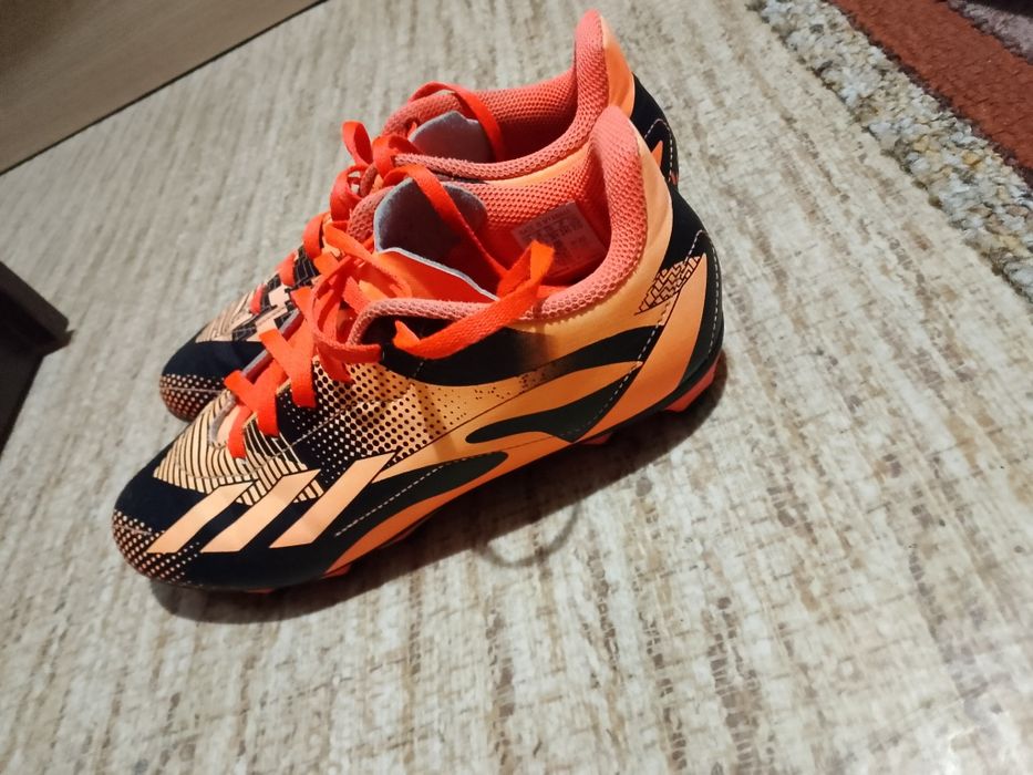 Футболни обувки Адидас