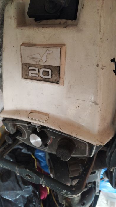 Vând  generator, și schimb motor barca