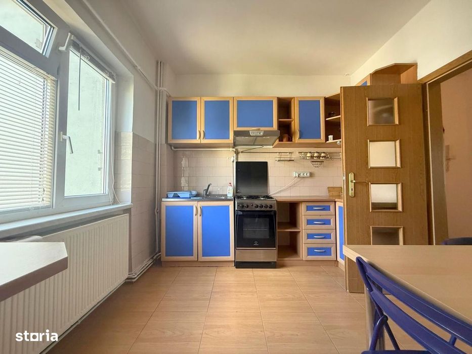 Apartament 3 camere, str. Bucuresti, suprafata generoasa