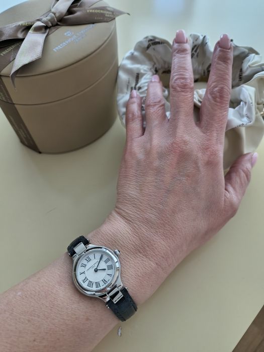 Дамски часовник Frederique Constant Geneva – швейцарски, елегантен