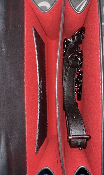 Продавам дамска чанта на Karl.