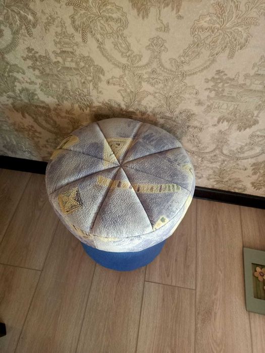 Пуфик с ящиком на ножках