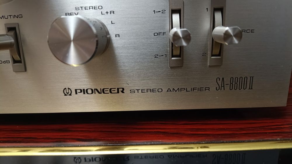 Усилитель в очень хорошем состоянии.