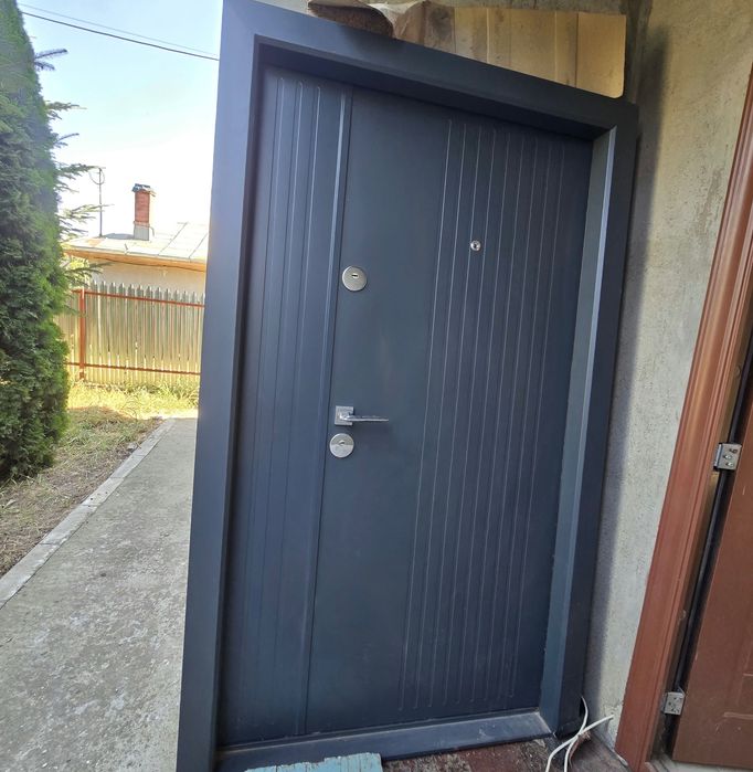 Vand usă exterior  noua, 203x124, deschidere pe dreapta