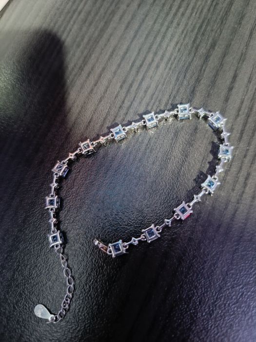 Сребърна гривна със син топаз