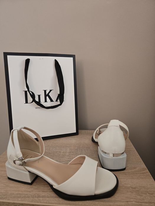 Сандали с каишка