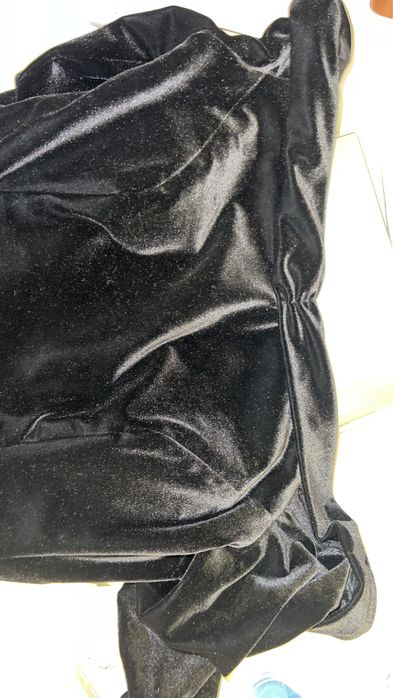 Вечернее платье черное с вырезом