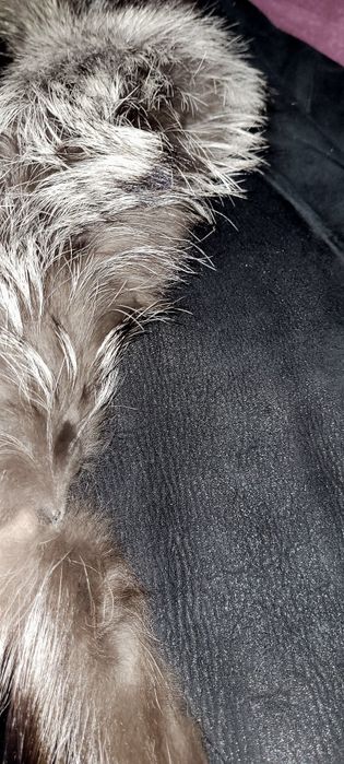 Дамски кожух от естествена агнешка кожа и яка от лисица