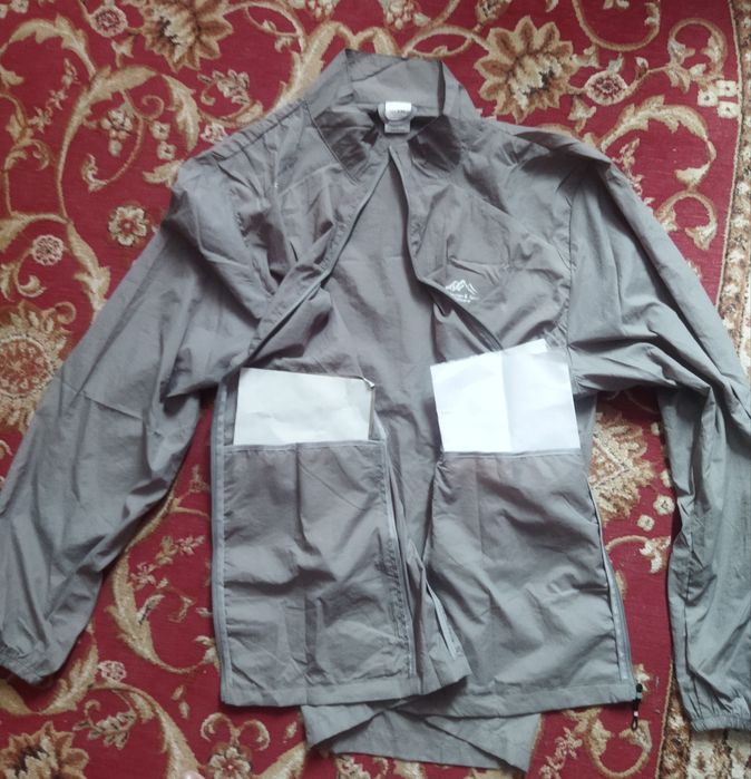 Продам куртку новую