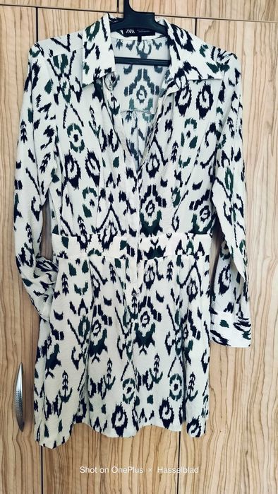 Рокля ZARA с дълъг ръкав