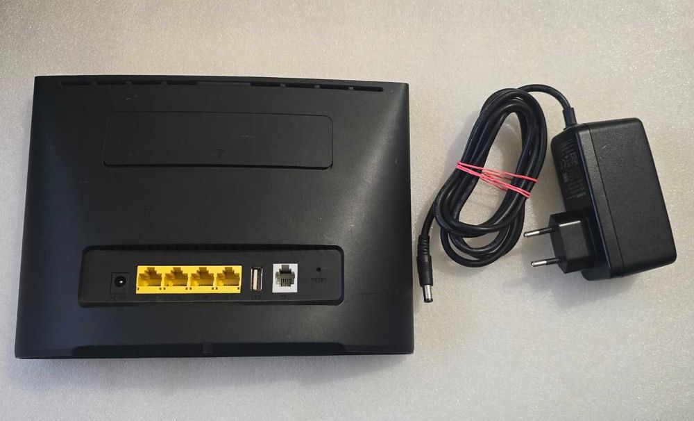 Router Wireless 4G+ Huawei B525s-23a LTE Cat6 300Mbps Dual-Band AC Gigabit Liber Retea