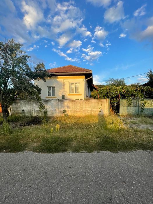 Casă locuibilă + 4.131 mp teren,județ Gorj, comuna Vladimir, sat Frasin.
