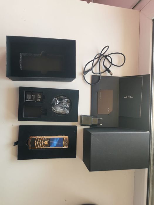 Продам телефон Vertu