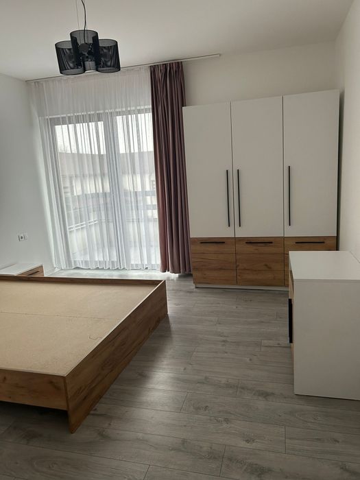 Inchiriez apartament