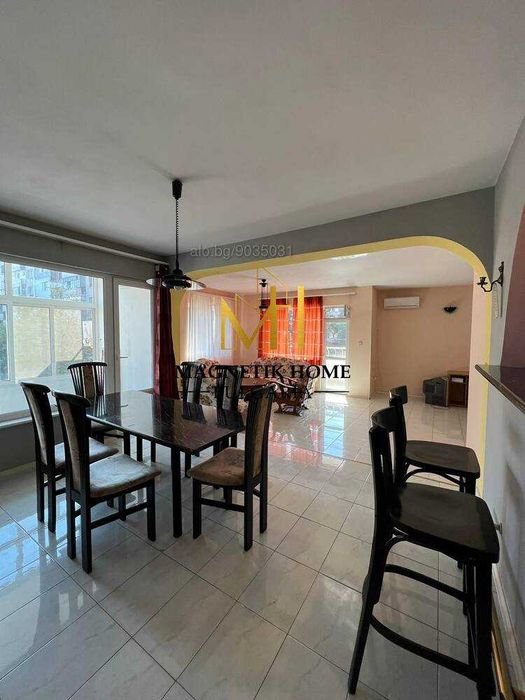 Колосален тристаен апартамент в ж.к. Лазур