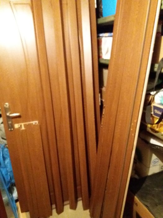 Входна врата с мраморен праг