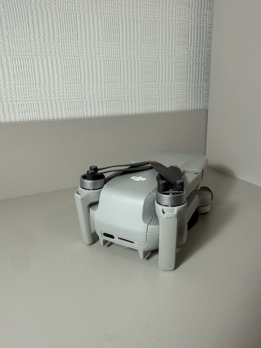 DJI Mini 2 SE – напълно изряден, 2 батерии