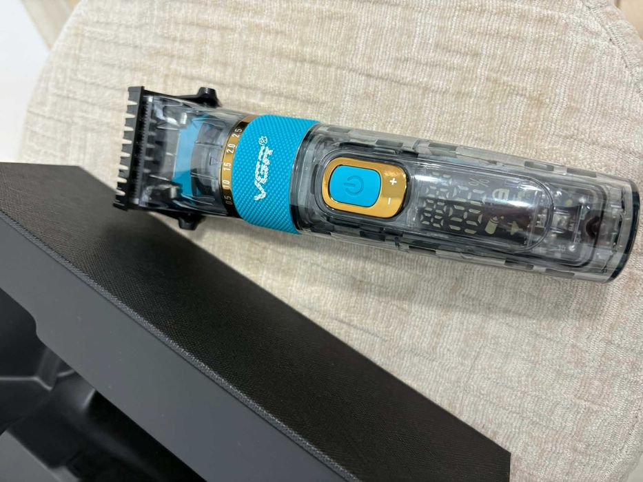 Професионална машинка за подстригване VGR-695