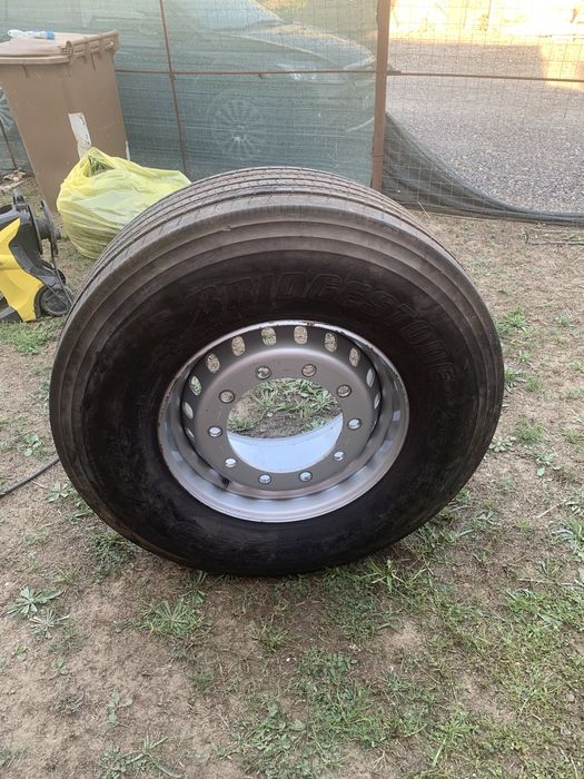 Cauciucuri semiremorca si unul de directie