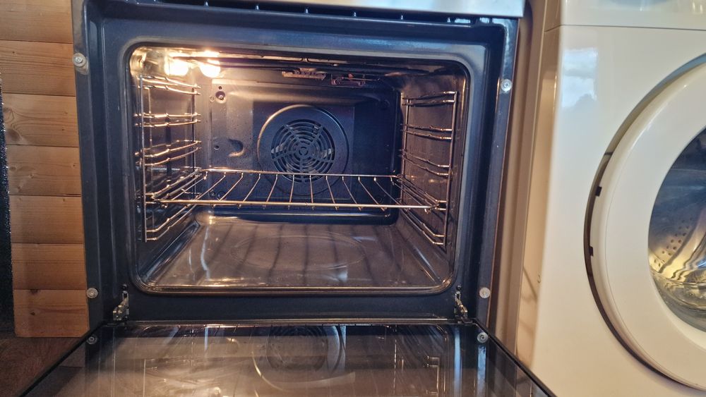 Продавам  Фурна за вграждане Zanker