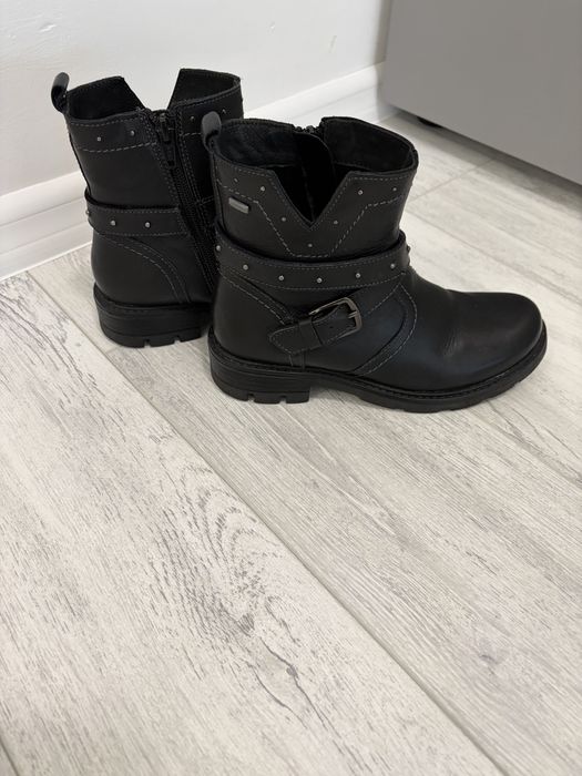 Cizme marimea 34 in state buna