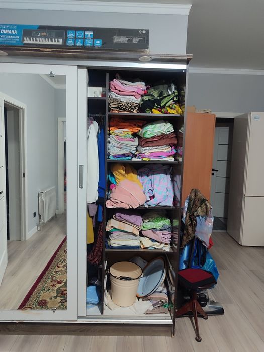 Шкаф с зеркалом бу