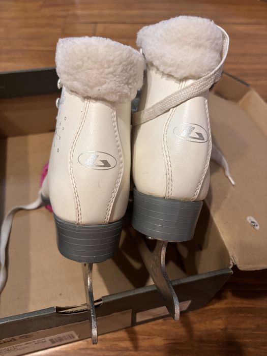 Фигурные коньки Botas