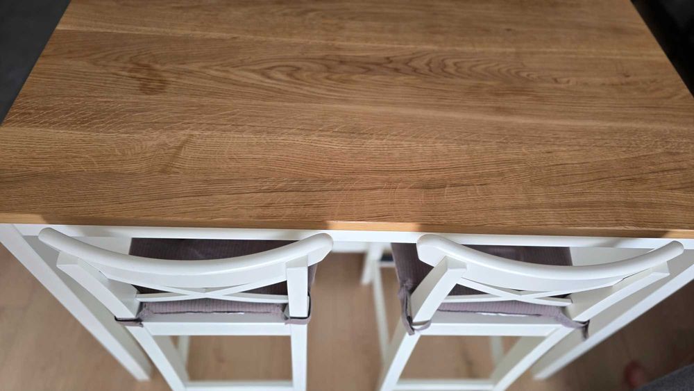 Insula bucatarie IKEA cu 2 scaune inalte