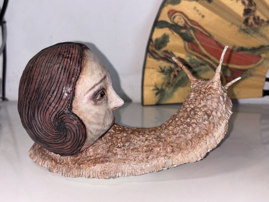 Охльов с човешка глава. Скулутура от глина