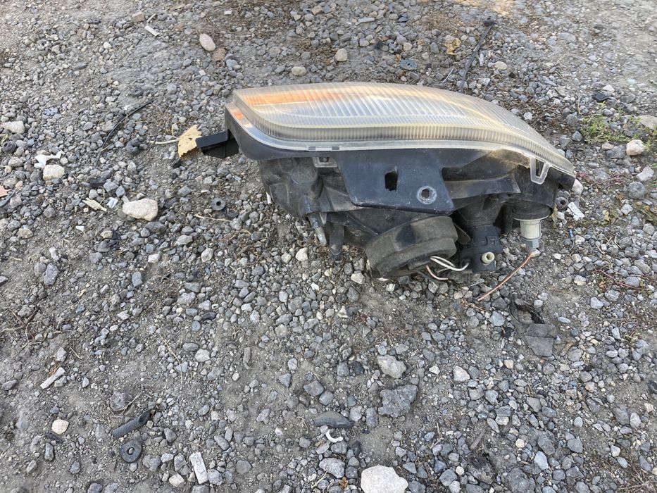 Десен фар за Рено Клио 2