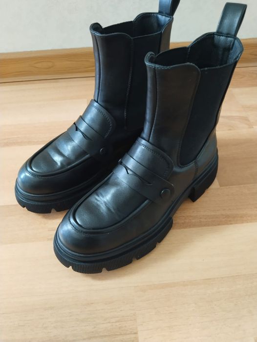 Продам женские осенние ботинки