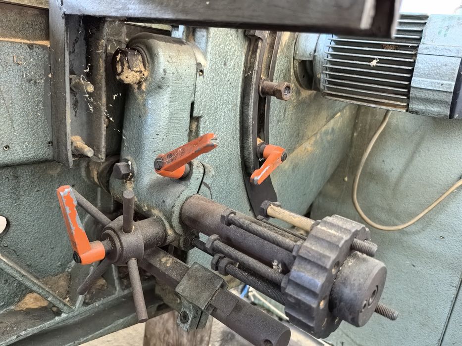 Фреза с цирку за клинозъбно и дървена дограма