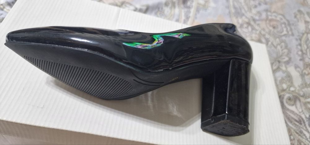 Туфли сотилади лакрёний