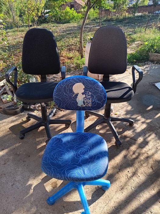 Продавам офис столове