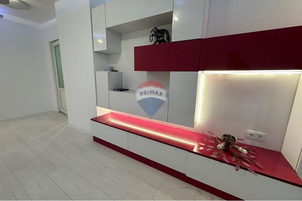 Продава се Двустаен апартамент в Варна, Цветен квартал - 61 кв.м за 2378 €/кв.м - Снимка #1