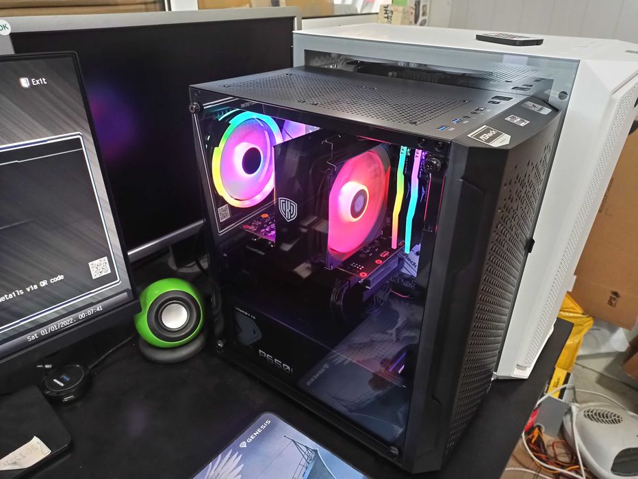 За ИГРИ Компютър 10/16-Ядрен Intel i5 / RX 9060 XT 16Gb / 32Gb RAM SSD